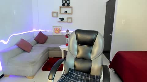 Snapshot of kristen_garner chatting on December 2, 7:09 pm Sophia online show from December 2, 7:09 pm