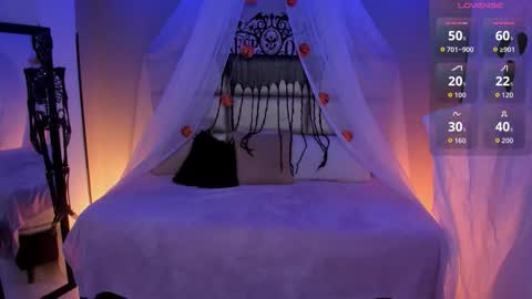 Snapshot of kristen_kassi chatting on October 16, 10:00 pm Kristen online show from October 16, 10:00 pm