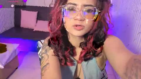 kristen_tay online show from April 11, 3:22 am