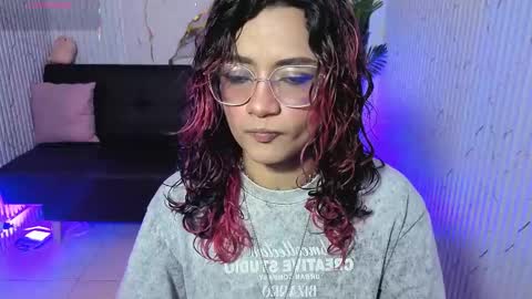 kristen_tay online show from April 22, 3:20 am