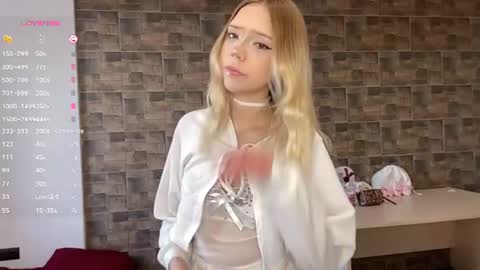 Snapshot of kristiancommes chatting on June 11, 4:16 pm Alisa online show from June 11, 4:16 pm
