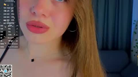 Snapshot of kristigroune chatting on October 10, 6:12 am Zara online show from October 10, 6:12 am