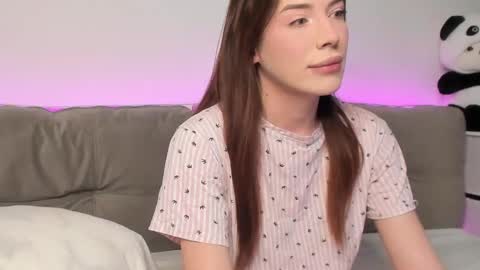 Snapshot of kristina_angel1 chatting on December 20, 2:02 pm polya online show from December 20, 2:02 pm