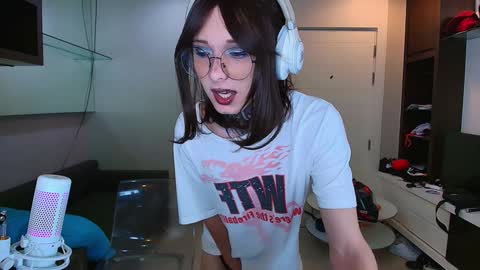 Snapshot of kristinaholland chatting on February 1, 6:51 pm kristina online show from February 1, 6:51 pm