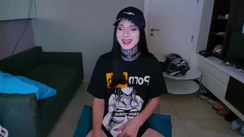 Snapshot of kristinaholland chatting on February 22, 6:19 pm kristina online show from February 22, 6:19 pm