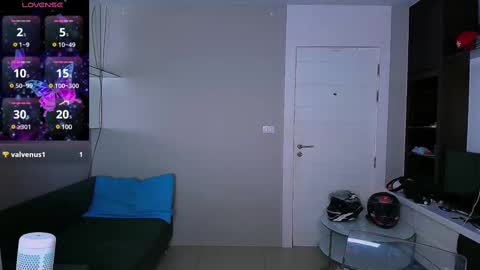 Snapshot of kristinaholland chatting on March 5, 5:18 pm kristina online show from March 5, 5:18 pm