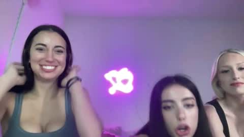 Snapshot of kristinajuarez chatting on April 7, 3:18 am kristina juarez online show from April 7, 3:18 am