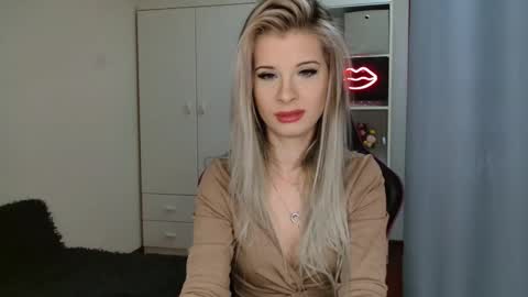 KristineAmore online show from October 15, 7:19 am