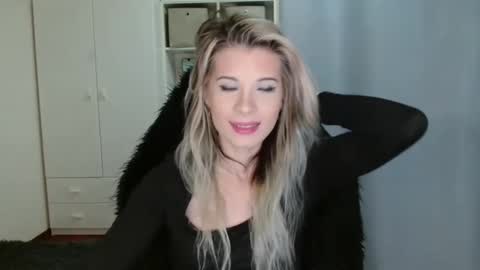 KristineAmore online show from November 11, 7:19 am