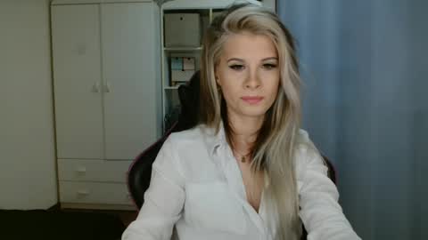 KristineAmore online show from April 6, 6:14 am