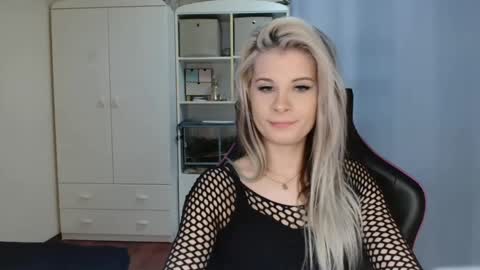 KristineAmore online show from April 21, 6:31 am