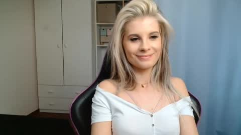 KristineAmore online show from June 3, 2:44 pm