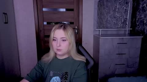 Snapshot of kristy_fran chatting on May 18, 8:58 pm Kristy online show from May 18, 8:58 pm