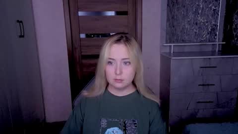 Snapshot of kristy_fran chatting on May 19, 2:18 am Kristy online show from May 19, 2:18 am