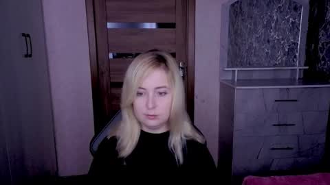 Snapshot of kristy_fran chatting on May 22, 9:31 pm Kristy online show from May 22, 9:31 pm