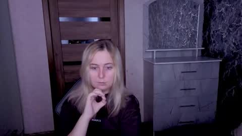Snapshot of kristy_fran chatting on May 25, 1:44 am Kristy online show from May 25, 1:44 am