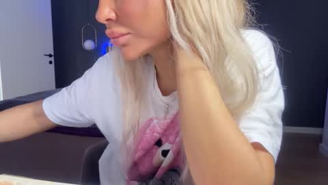 Snapshot of kristy_saint chatting on September 15, 4:01 am Kristi online show from September 15, 4:01 am