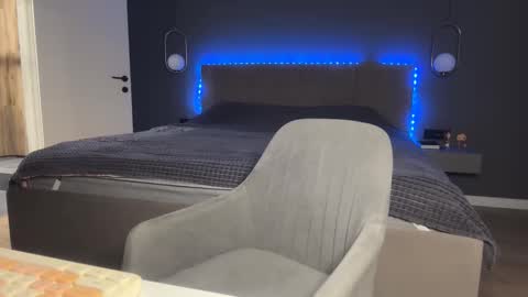 Kristi online show from November 18, 4:06 am