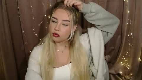 KristyFlowers online show from December 9, 7:17 am