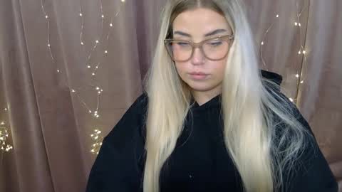 KristyFlowers online show from December 16, 7:48 am