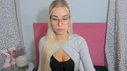 KristyFlowers online show from November 15, 9:11 pm