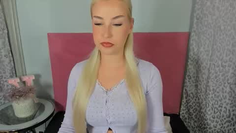 KristyFlowers online show from March 25, 3:51 pm