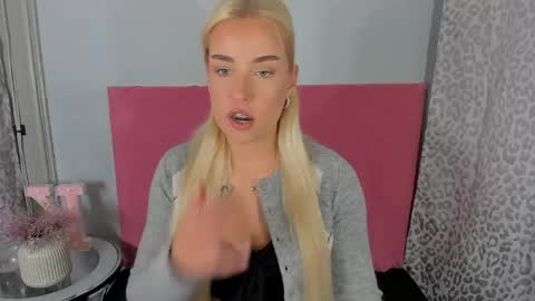 KristyFlowers online show from April 16, 2:29 pm