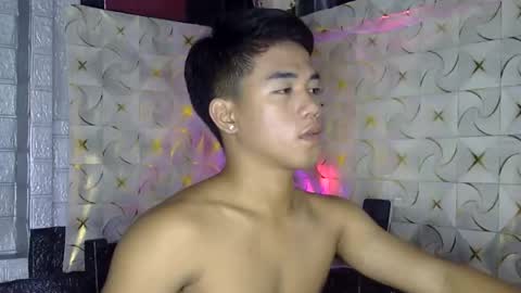 kritthanarkorn online show from April 22, 3:57 pm