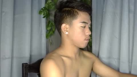 Snapshot of kritthanarkorn chatting on May 8, 2:39 am kritthanarkorn online show from May 8, 2:39 am