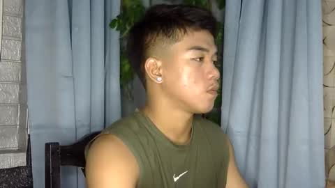 Snapshot of kritthanarkorn chatting on May 10, 12:43 pm kritthanarkorn online show from May 10, 12:43 pm