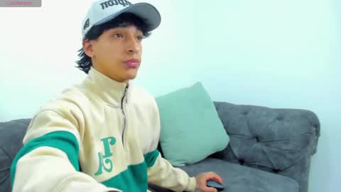 Snapshot of kroywave chatting on June 2, 3:08 am Kroy Wave Muscle Tattoos Latino online show from June 2, 3:08 am