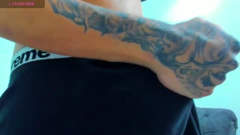 Snapshot of kroywave chatting on June 29, 10:15 am Kroy Wave Muscle Tattoos Latino online show from June 29, 10:15 am