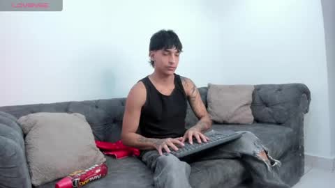 Snapshot of kroywave chatting on July 4, 3:13 am Kroy Wave Muscle Tattoos Latino online show from July 4, 3:13 am