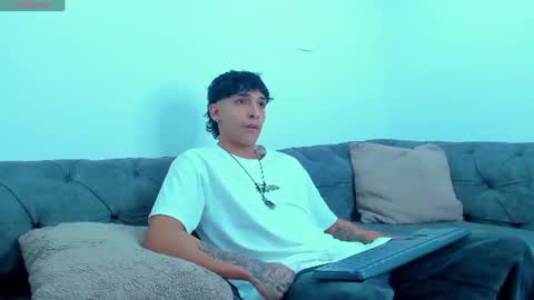 Snapshot of kroywave chatting on July 7, 3:31 am Kroy Wave Muscle Tattoos Latino online show from July 7, 3:31 am