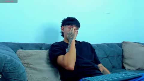 Snapshot of kroywave chatting on July 9, 4:05 am Kroy Wave Muscle Tattoos Latino online show from July 9, 4:05 am