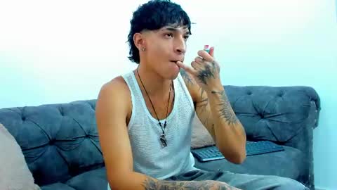 Snapshot of kroywave chatting on July 12, 3:41 am Kroy Wave Muscle Tattoos Latino online show from July 12, 3:41 am