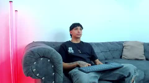 Snapshot of kroywave chatting on July 14, 10:21 am Kroy Wave Muscle Tattoos Latino online show from July 14, 10:21 am