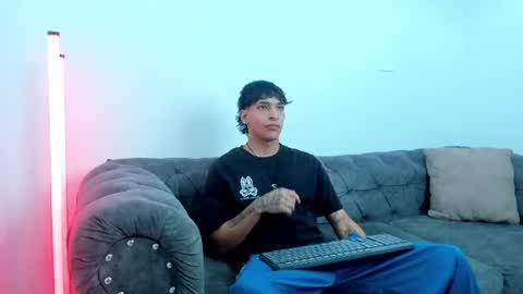 Snapshot of kroywave chatting on July 15, 3:12 am Kroy Wave Muscle Tattoos Latino online show from July 15, 3:12 am