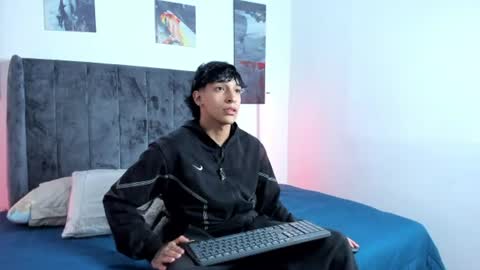 Snapshot of kroywave chatting on July 17, 3:24 am Kroy Wave Muscle Tattoos Latino online show from July 17, 3:24 am