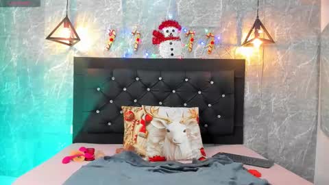 Kystal Taylor online show from December 5, 11:41 am