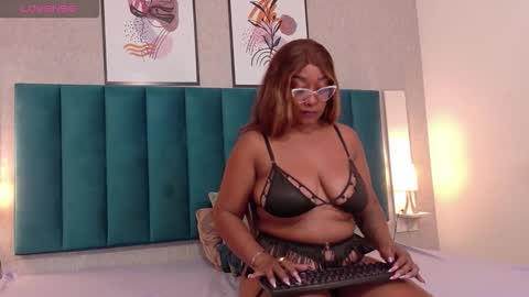 Krystal Ross online show from November 17, 7:52 pm