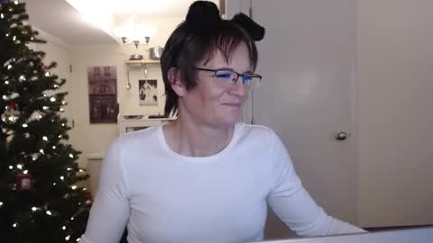 Cait online show from December 5, 2:09 am