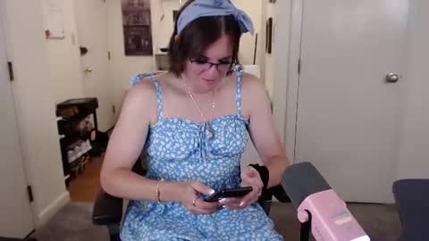 Snapshot of ktrichards77 chatting on June 25, 12:54 am Cait online show from June 25, 12:54 am