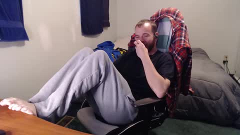 Snapshot of kuggy570 chatting on December 3, 8:28 pm Kuggy online show from December 3, 8:28 pm