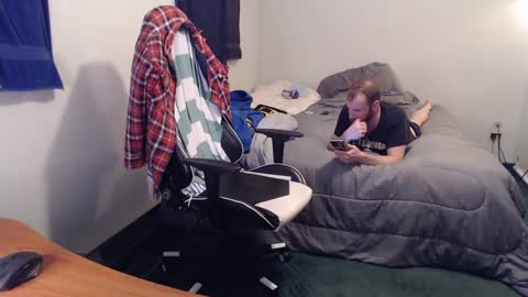 Snapshot of kuggy570 chatting on December 4, 12:30 am Kuggy online show from December 4, 12:30 am