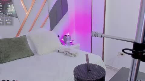 Snapshot of kuitty_sara chatting on September 25, 12:20 pm SARA online show from September 25, 12:20 pm