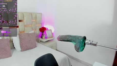 Snapshot of kuitty_sara chatting on September 27, 12:10 pm SARA online show from September 27, 12:10 pm