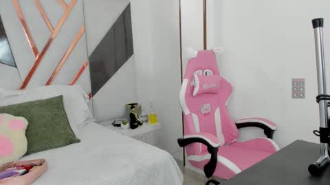 Snapshot of kuitty_sara chatting on October 20, 12:16 pm SARA online show from October 20, 12:16 pm