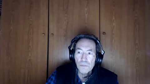 Snapshot of kunegis chatting on December 15, 7:46 am ImetandfellinloveKuanyim online show from December 15, 7:46 am
