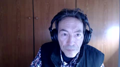 Snapshot of kunegis chatting on February 1, 9:21 am ImetandfellinloveKuanyim online show from February 1, 9:21 am